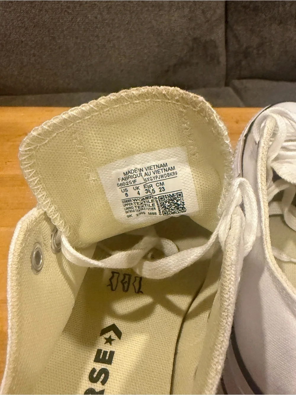 Platform Low-Top Canvas Sneakers Size women 6